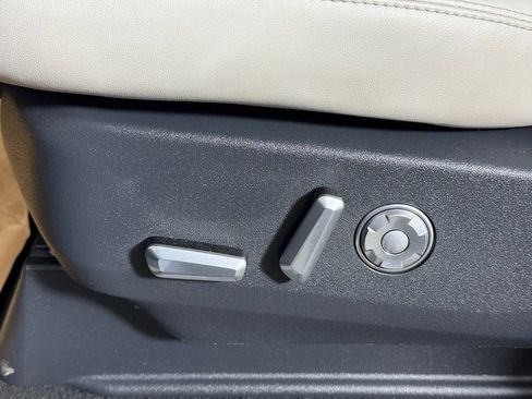 Certified 2025 Lincoln Navigator Reserve image 17