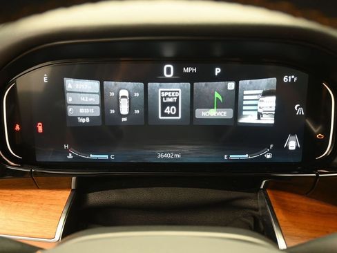 Used 2023 Jeep Grand Wagoneer Series III AWD/4WD image 7