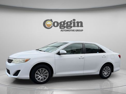 Used 2012 Toyota Camry L image 1