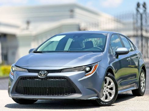 Used 2022 Toyota Corolla LE FWD image 2