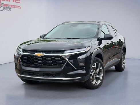 Certified 2025 Chevrolet Trax LT w/ LT Convenience Package FWD image 1