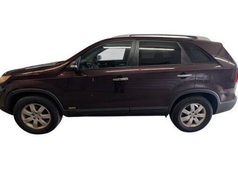 Used 2011 Kia Sorento LX w/ Convenience Pkg AWD/4WD image 2