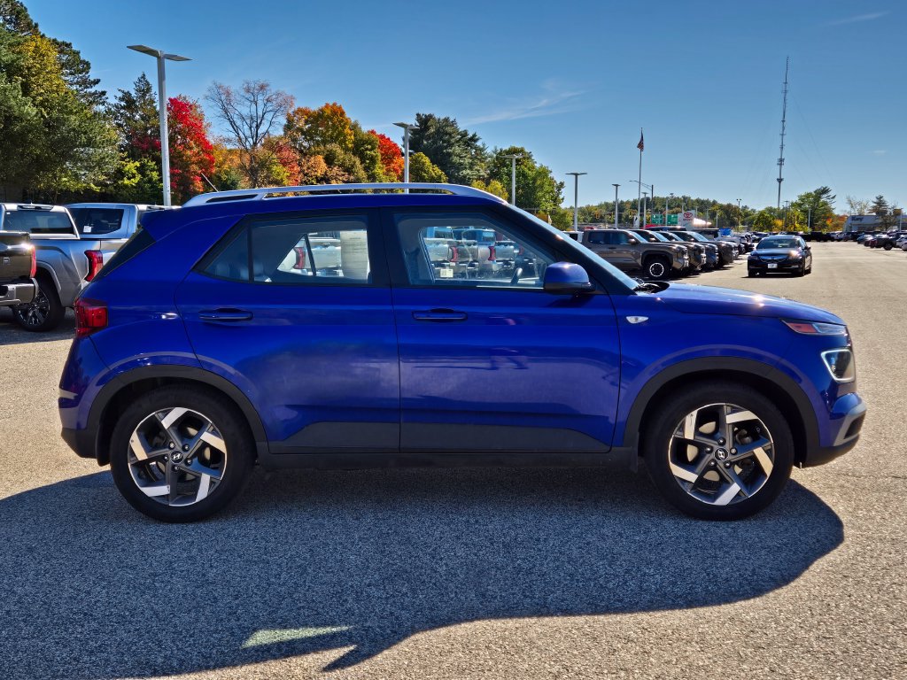 Used 2025 Hyundai Venue Limited FWD image 7
