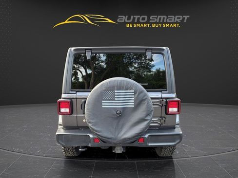 Used 2019 Jeep Wrangler Unlimited Sahara AWD/4WD image 4
