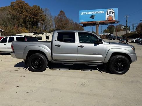 Used 2014 Toyota Tacoma 4x4 Double Cab w/ SR5 Package image 3