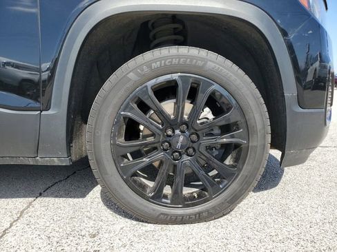 Used 2023 GMC Acadia SLE w/ Driver Convenience Package image 7