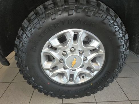 Used 2025 Chevrolet Silverado 2500 LT AWD/4WD image 10