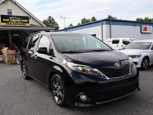 Used 2016 Toyota Sienna SE image 3