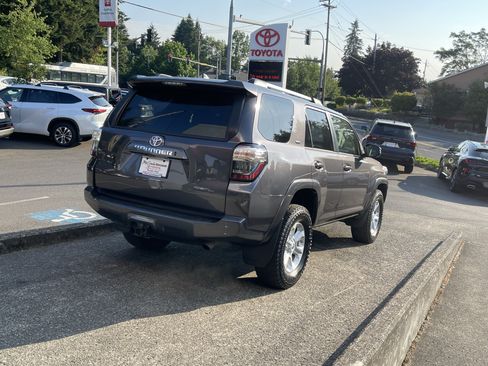 Certified 2021 Toyota 4Runner SR5 AWD/4WD image 7