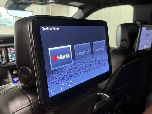 Used 2023 GMC Yukon Denali Ultimate AWD/4WD image 16