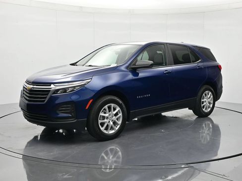 Used 2023 Chevrolet Equinox LS w/ LS Convenience Package FWD image 1