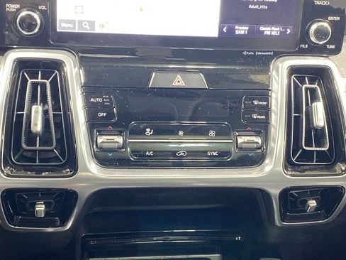 Used 2023 Kia Sorento SX image 17
