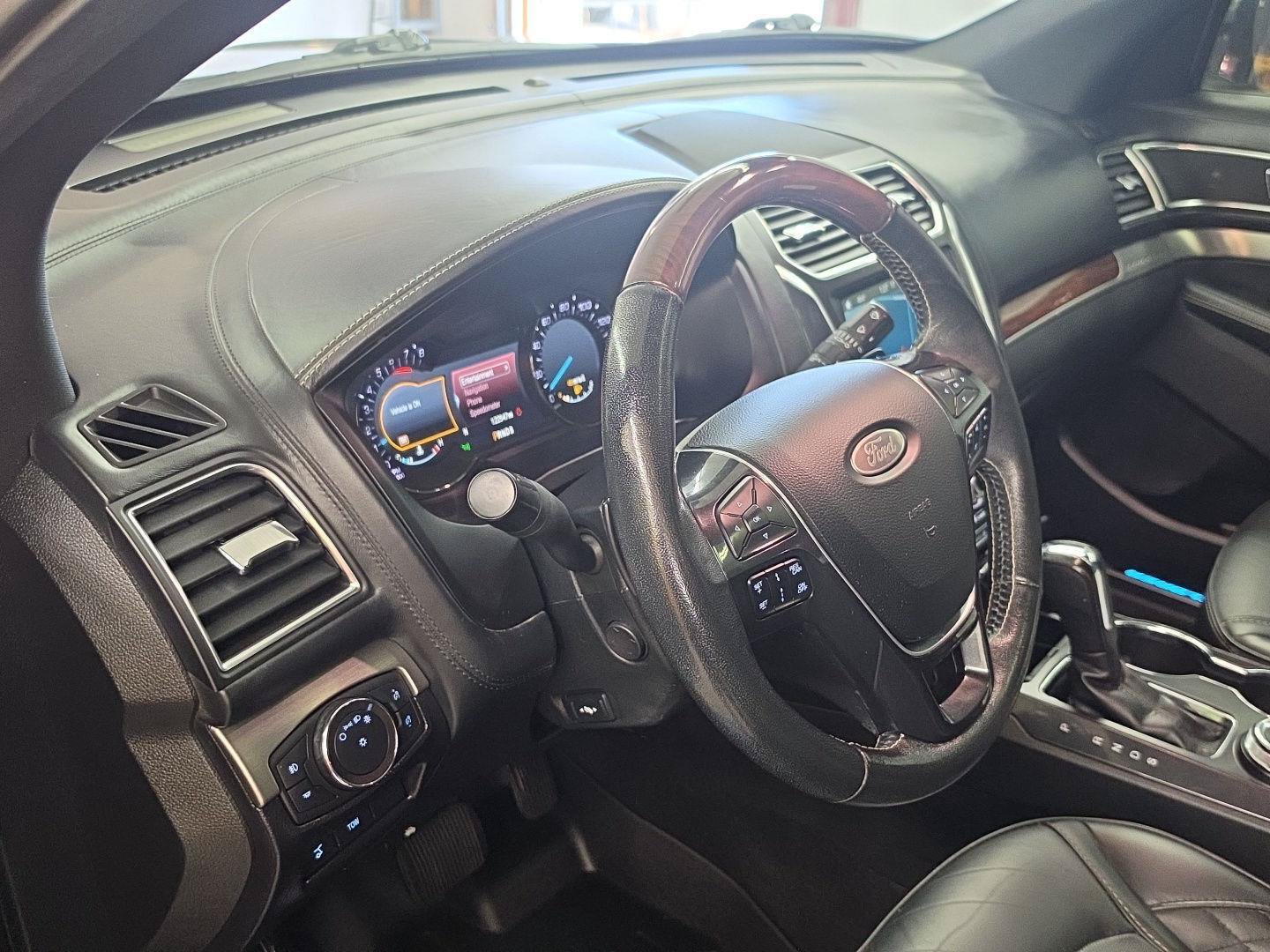 Used 2019 Ford Explorer Platinum AWD/4WD image 5