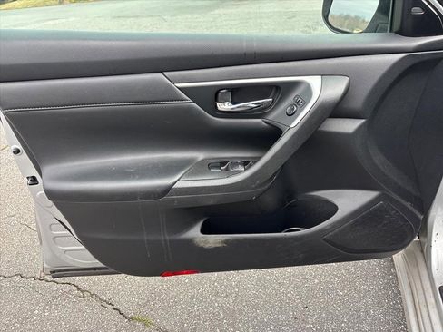 Used 2016 Nissan Altima 2.5 SL w/ Moonroof Package image 15