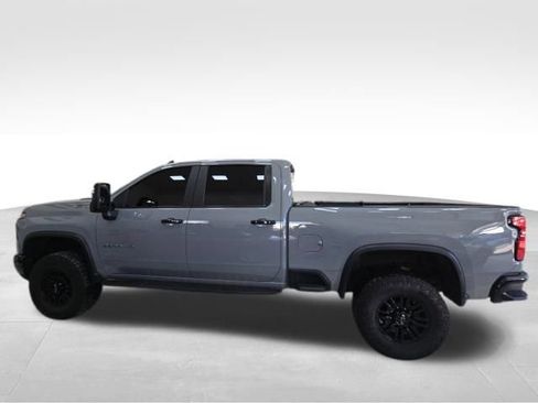 Used 2024 Chevrolet Silverado 2500 ZR2 w/ Technology Package image 4