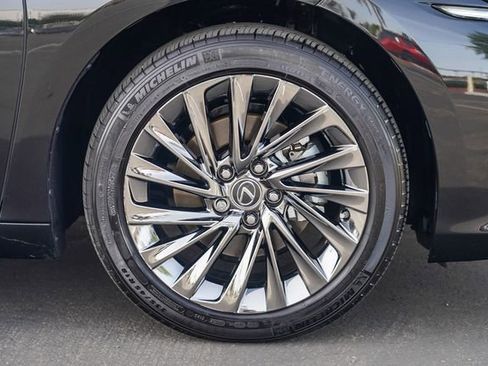 Used 2024 Lexus ES 300h 300h Luxury image 11