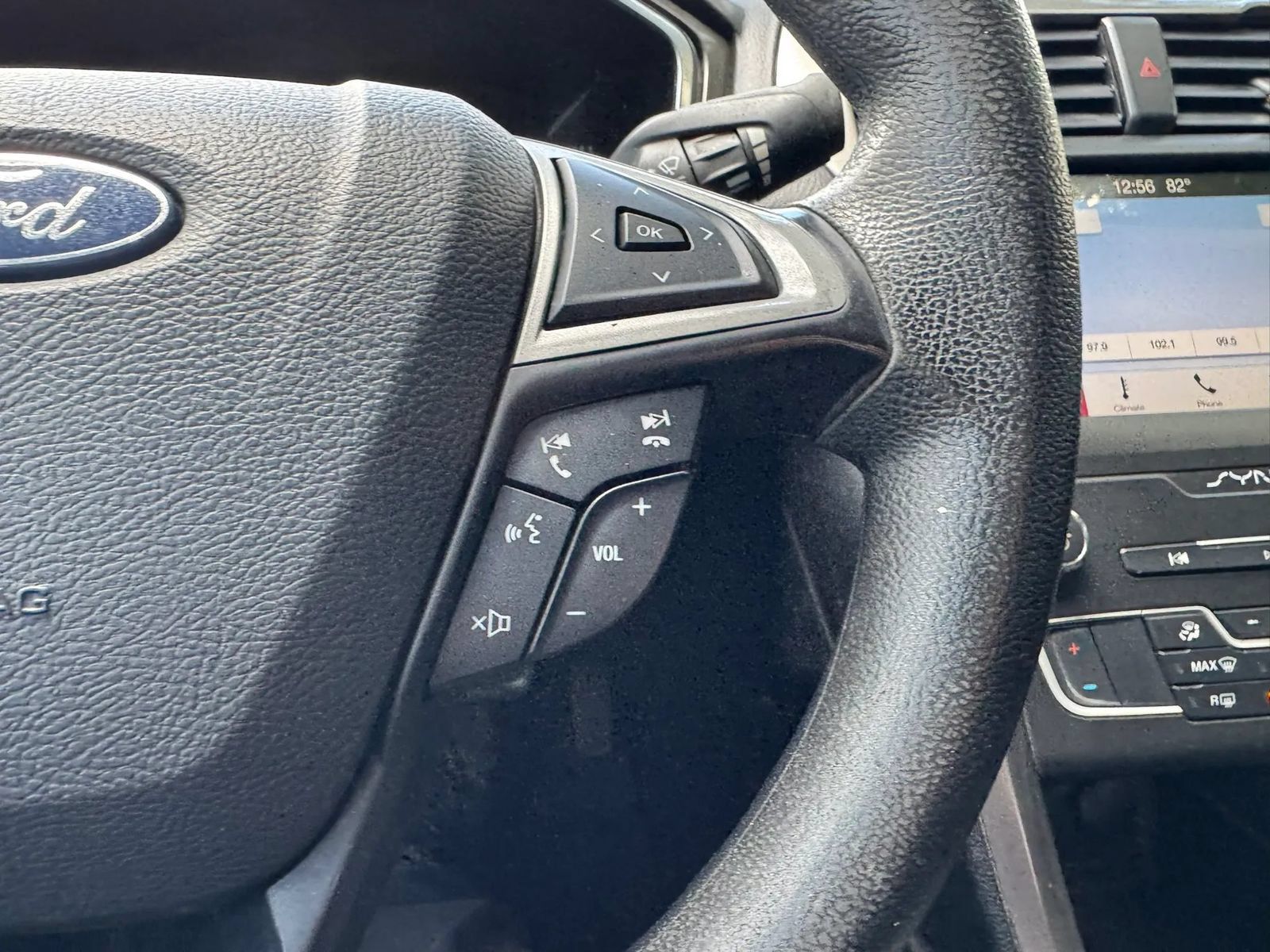 Used 2019 Ford Fusion SE FWD image 29