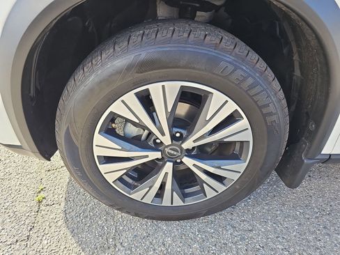 Used 2023 Nissan Rogue SV image 11