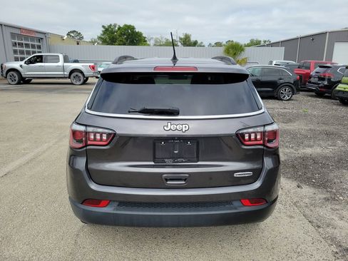 Used 2020 Jeep Compass Latitude FWD image 10