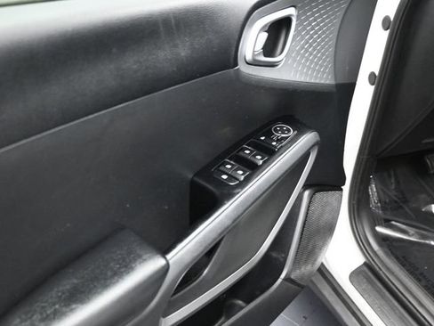 Used 2020 Kia Soul LX FWD image 6