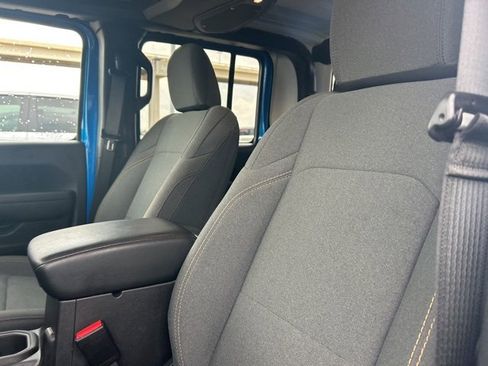 Used 2024 Jeep Gladiator Sport image 34