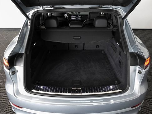 Certified 2023 Porsche Cayenne GTS AWD/4WD image 39