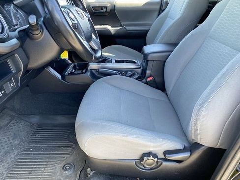 Used 2018 Toyota Tacoma SR5 RWD image 16