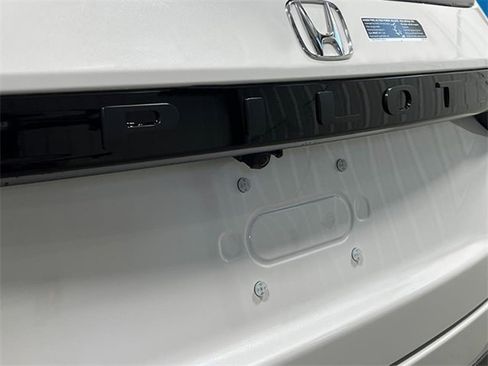 New 2025 Honda Pilot Touring image 9