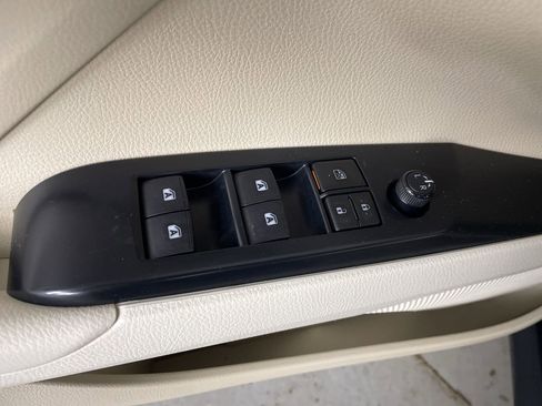 Used 2020 Toyota Camry LE FWD image 11