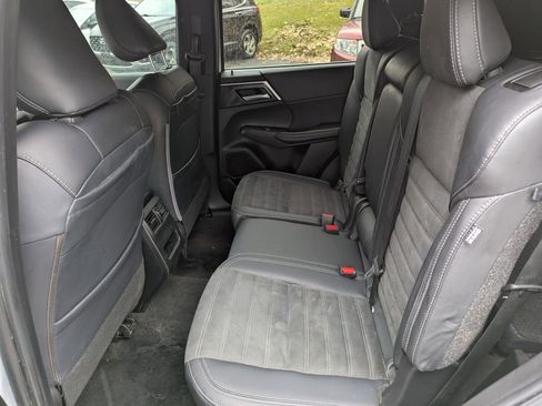 Used 2024 Mitsubishi Outlander SE AWD/4WD image 7