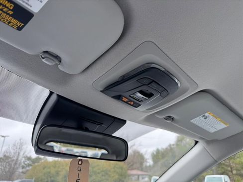 Used 2026 Toyota Corolla Cross L image 24