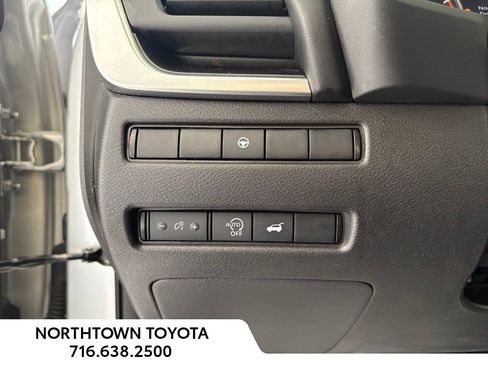Used 2025 Nissan Rogue SV FWD image 14