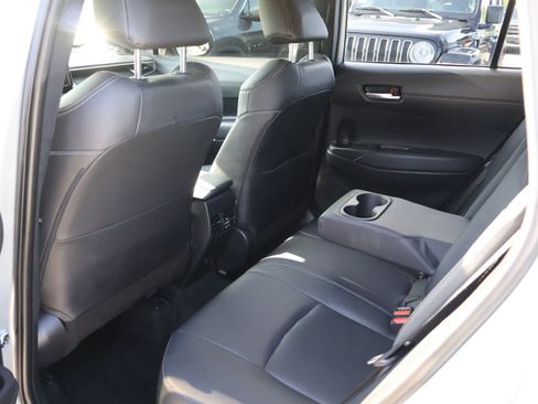 Used 2023 Toyota Corolla Cross XLE w/ Convenience Package FWD image 17