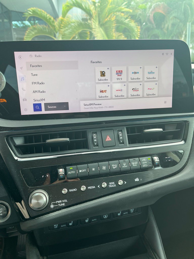 Used 2024 Lexus ES 350 w/ Premium Package FWD image 3