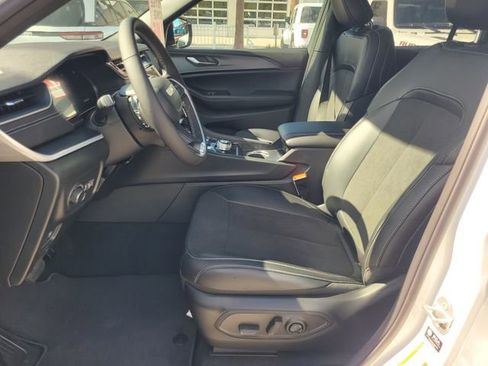 New 2025 Jeep Grand Cherokee Altitude RWD image 4