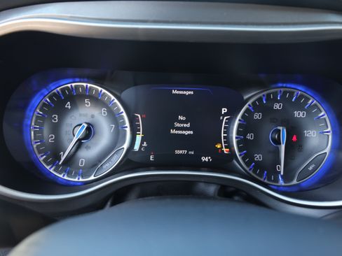Used 2024 Chrysler Pacifica Touring-L FWD image 20