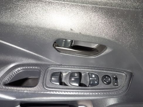 Used 2020 Nissan Versa S image 8