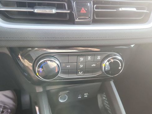 Used 2025 Chevrolet TrailBlazer LT AWD/4WD image 16
