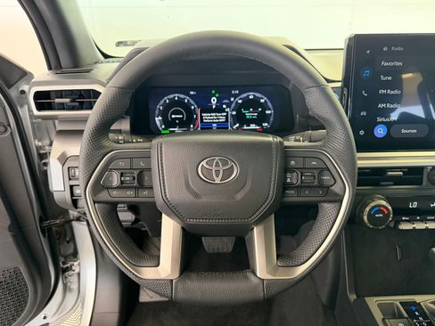 Used 2025 Toyota Tacoma TRD Off-Road AWD/4WD image 11