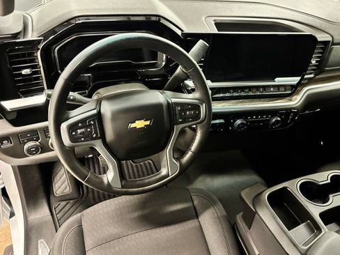 Used 2025 Chevrolet Silverado 2500 LT w/ Convenience Package AWD/4WD image 15
