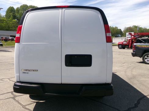 Used 2019 Chevrolet Express 3500 Extended w/ Driver Convenience Package RWD image 4