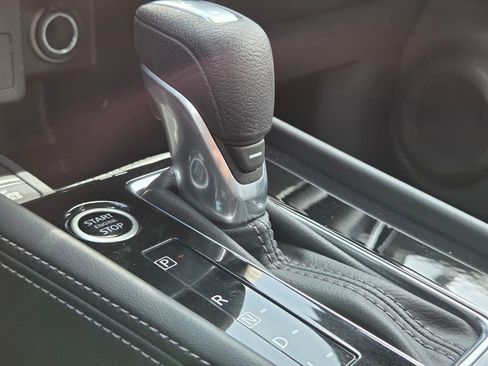 Used 2024 Nissan Kicks SR w/ SR Premium Package FWD image 38