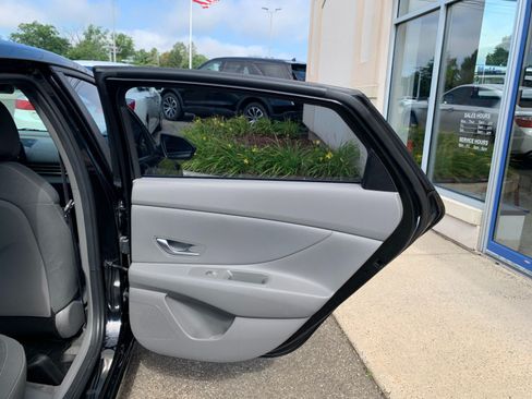 Used 2023 Hyundai Elantra SEL FWD image 30