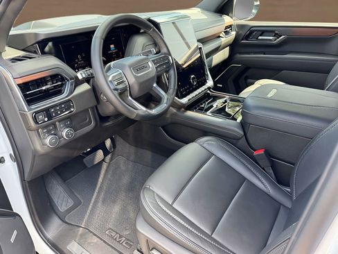 Used 2025 GMC Yukon XL Denali AWD/4WD image 10