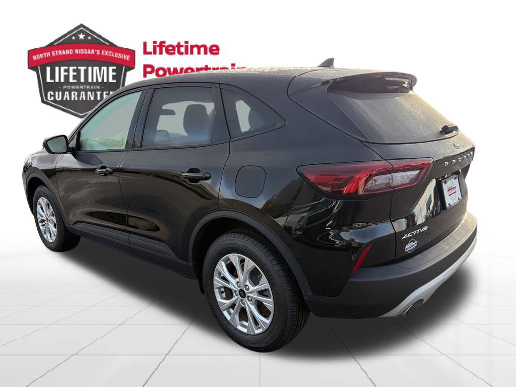 Used 2025 Ford Escape Active w/ Cold Weather Package AWD/4WD image 3