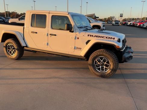 New 2025 Jeep Gladiator Rubicon w/ Convenience Group image 3