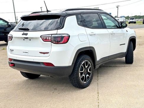 Used 2025 Jeep Compass Trailhawk AWD/4WD image 4