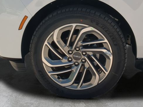 New 2026 Lincoln Navigator Premiere AWD/4WD image 9