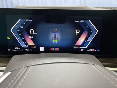 Used 2024 BMW X7 xDrive40i w/ Premium Package image 16