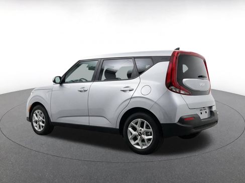 Used 2025 Kia Soul LX w/ LX Technology Package FWD image 7